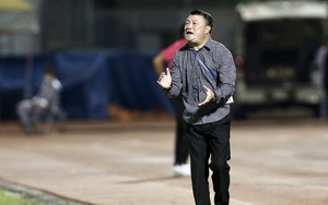 Bóng lăn tuần qua: 'Ơ động đất à...?'