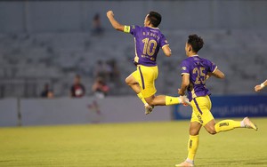 Vòng 11 V-League: 'Nóng' cả hai đầu bảng xếp hạng