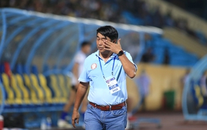 Ghế huấn luyện viên mấy chân?