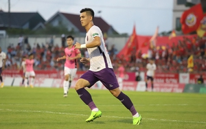 HLV Lư Đình Tuấn cậy nhờ Nguyễn Tiến Linh