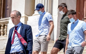 Đội trưởng MU nhận trát hầu tòa tại Hy Lạp