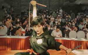 Hot girl côn nhị khúc thu hút mọi ánh nhìn