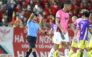 Trọng tài V-League lại bị kêu ca