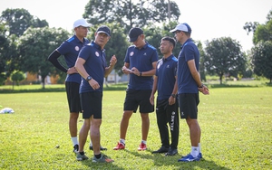 Người quan sát: Lắm thầy...