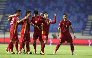 HLV Hoàng Văn Phúc: 'Hãy cổ vũ cho Quang Hải'