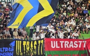 Bóng lăn tuần qua: 'Cầu thủ thứ 12', anh là ai?