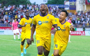 V-League bắt đầu 'ngay hàng, thẳng lối'