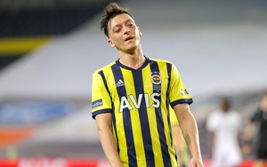 Mesut Ozil: Bước lùi từ Fenerbahce tới Basaksehir