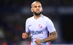 Dani Alves: 'Barca không quan tâm tới cầu thủ làm nên lịch sử'