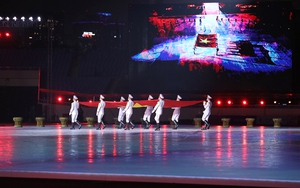 Gặp gỡ 3 người 'đặc biệt' trong lễ khai mạc