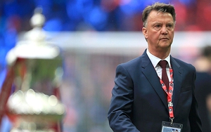 Cuộc chiến bên ngoài sân cỏ của Louis van Gaal