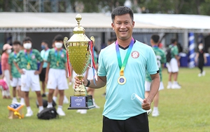 Đinh Hồng Vinh và chiếc Cúp vàng U13 quốc tế