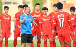 Tuyển Việt Nam: 'Cờ bí', dí… tân binh