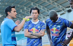 Kiatisuk đau đầu vì hàng tấn công