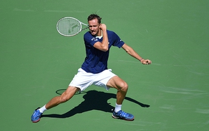 Mất ngôi đầu, Medvedev gặp thách thức lớn