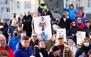 Novak Djokovic vẫn là thần tượng dân tộc ở Serbia