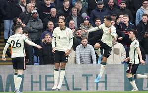 Ngoại hạng Anh vòng 23: Liverpool áp sát Man City, Arsenal hụt hơi