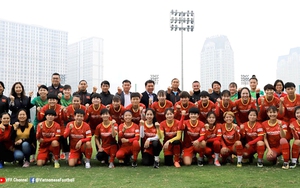 Đội tuyển nữ Việt Nam lên đường sang Tây Ban Nha tập huấn