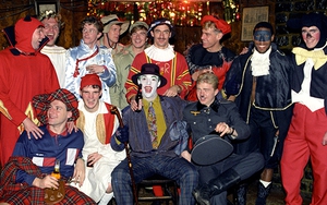 Những bữa tiệc Giáng sinh điên rồ nhất của giới cầu thủ