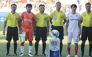 Trọng tài V-League: Kẻ bán hàng online, người ra đồng làm muối