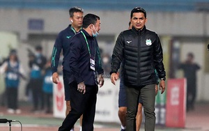 HLV Kiatisuk khó tái hợp đội tuyển Thái Lan