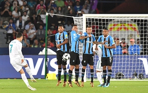 Càng bị chọc giận, Ronaldo càng bùng nổ như... máy ghi bàn