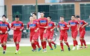 Ông Park cười nụ