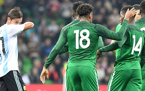 Argentina: Làm ơn, đừng để Maradona trở lại...