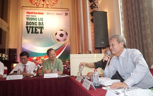 Làm 'quan bóng đá' thật là mệt!