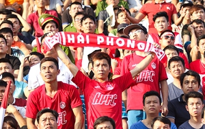 Bóng đá chuyên nghiệp nhìn từ khán giả: 'Tiền đạo' không bằng... tiền mặt