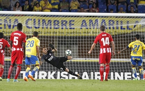 Oblak đã vượt qua cái bóng De Gea và Courtois ở Atletico