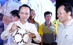 Chờ bầu Quyết xuất 'độc chiêu'