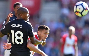 Với Mourinho, Ashley Young giờ là hậu vệ trái số 1