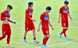 HLV Hữu Thắng bảo vệ học trò