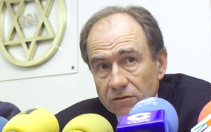 Biểu tượng Messi và người đàn ông sau miếng giấy ăn