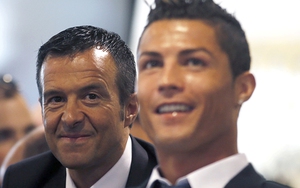 Ronaldo cô đơn trong thế giới của Mendes