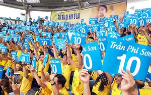 Kỳ lạ trận cầu 'tri ân' Phi Sơn