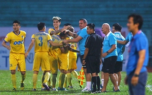 Trọng tài không nên thay đổi quyết định vì sức ép cầu thủ!