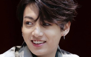 'Phát cuồng’ với những hình ảnh ‘tự sướng’ cực cute của Jungkook (BTS)