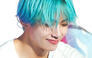 V (BTS) biến hóa màu tóc với tốc độ ‘chóng mặt’ từ xanh, đỏ, đến tím, vàng