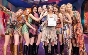 Twice chia sẻ về áp lực, kể cả việc chọn màu tóc, khi tái xuất với 'More & More'