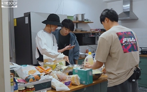 Các chàng trai BTS trổ tài làm món gà rán, ngon như nhà hàng