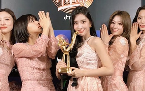 Twice là nhóm nhạc nữ K-pop đầu tiên đạt được 10 thành tựu đáng kinh ngạc này