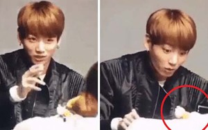 20 thời khắc ‘cute’ nhất của Jungkook BTS trước camera tại các ‘fansign’