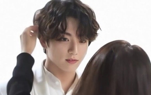 Những lần ‘staff’ không thể cưỡng lại được trước vẻ đáng yêu của Jungkook BTS