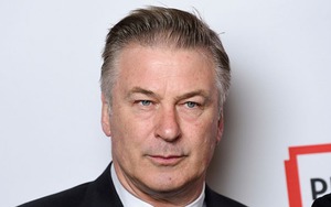Alec Baldwin bắn chết nhà quay phim Halyna Hutchins, đạo diễn bị thương