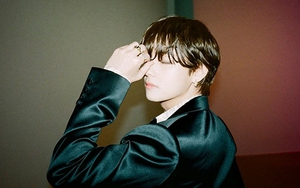 Hóng V BTS trên thảm đỏ 'AMA 2021', xem lại những lần 'fashionista' gây bão