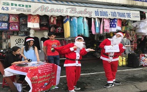 Đà Nẵng nở rộ dịch vụ giao quà Giáng sinh tận nhà