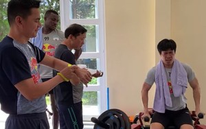 Công Phượng gặp khó với bài tập của HLV Kiatisuk