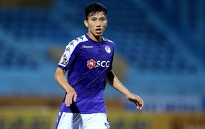 Khoảnh khắc Văn Hậu gặp bố mẹ sau thời gian cách ly